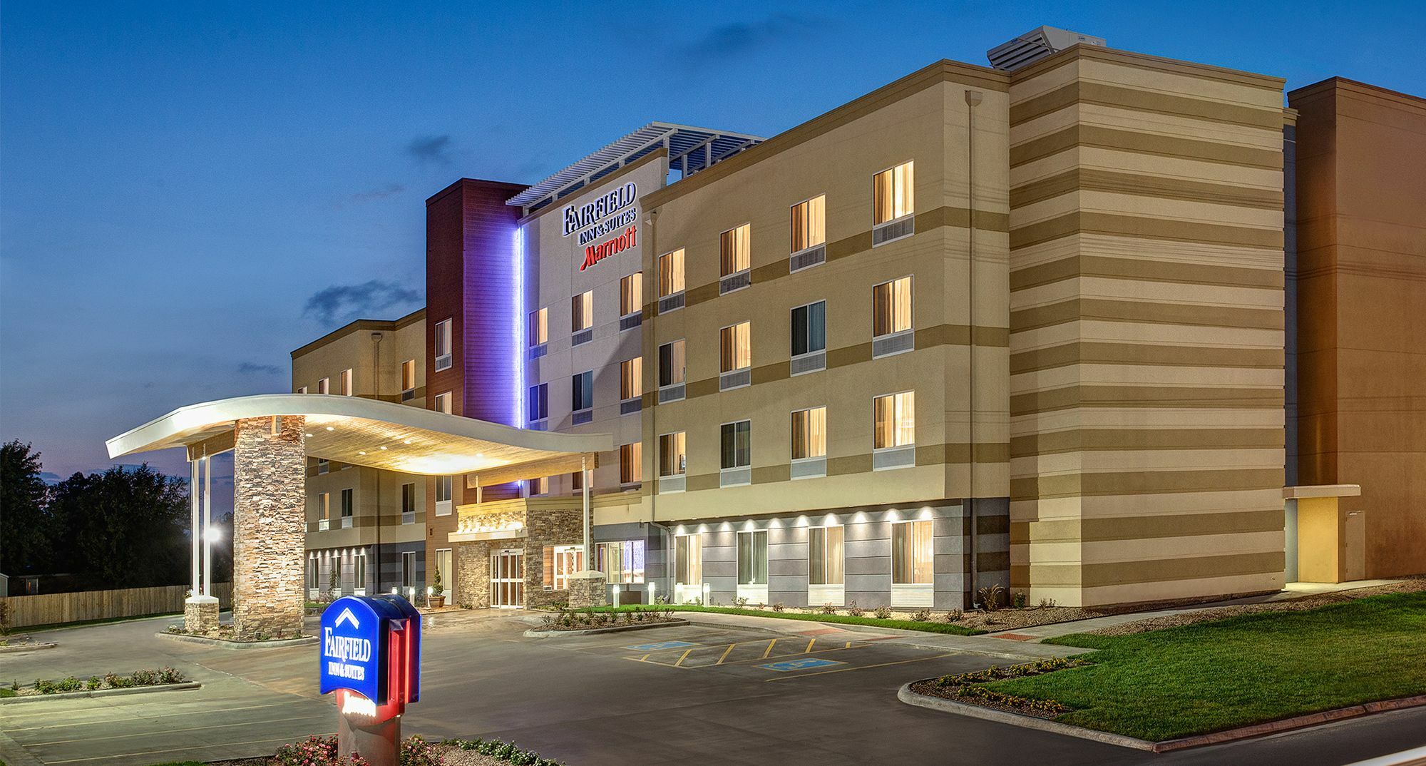 Fairfield Inn & Suites By Marriott Dallas Downtown Exterior photo